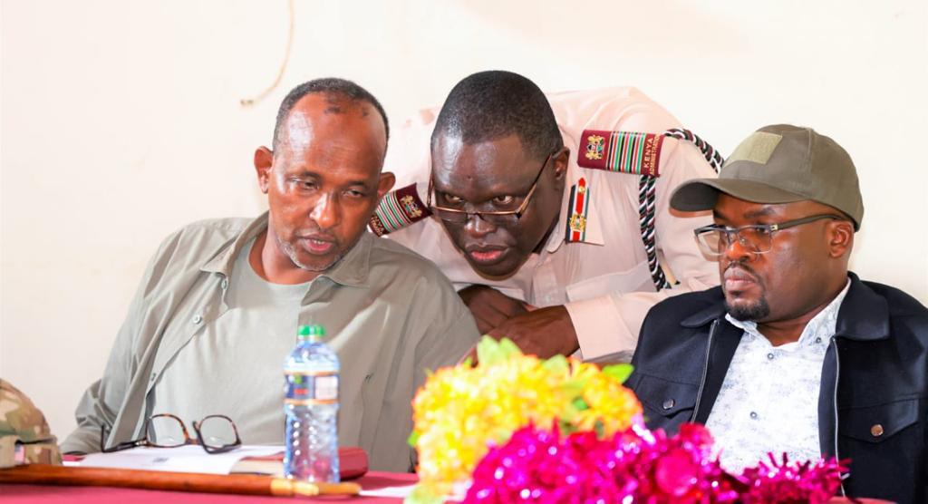 Waziri wa Ulinzi Aden Duale akiwa na Katibu wa Usalama wa Taifa, Dr. Raymond Omollo.