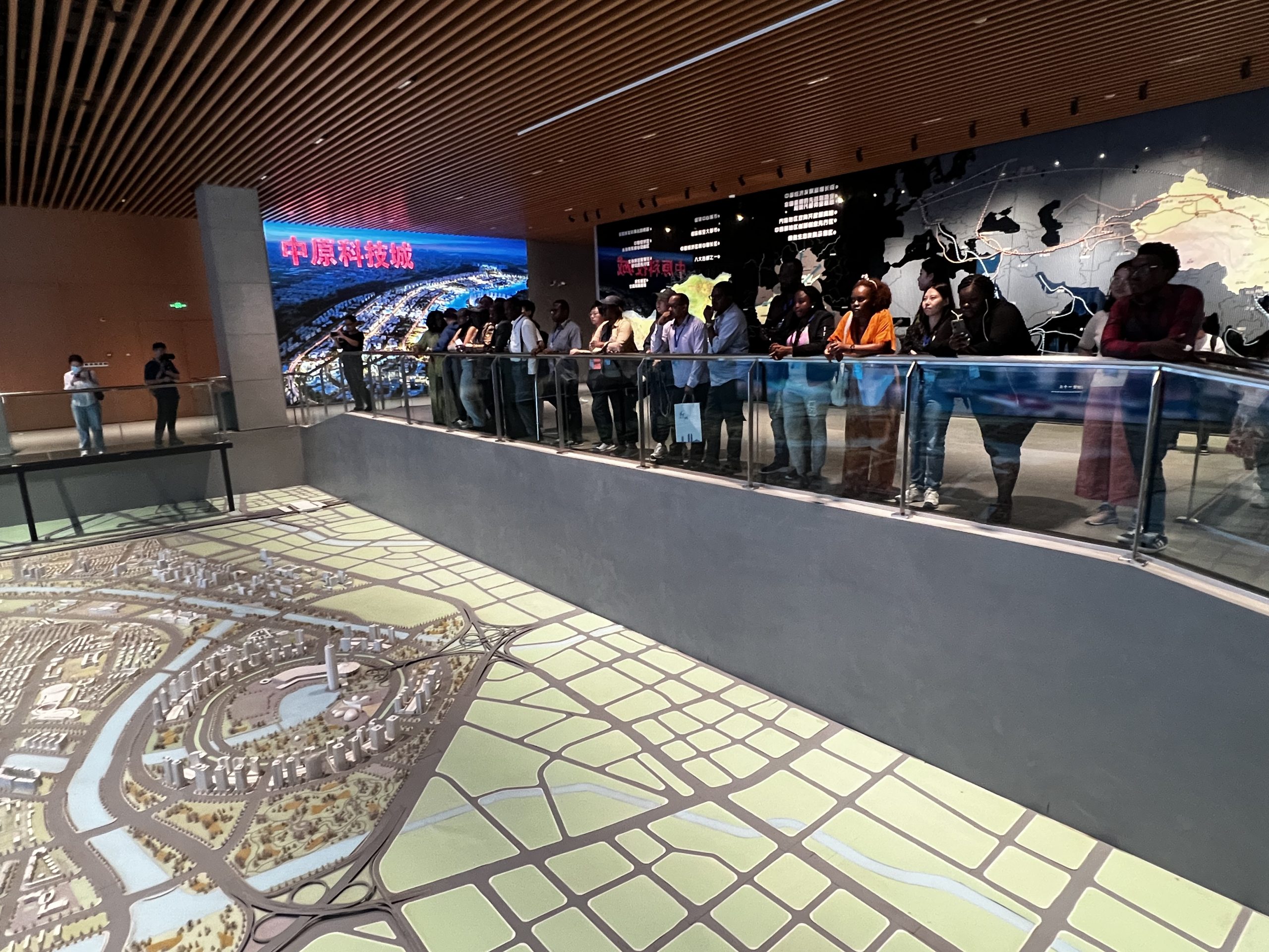 Kituo cha Kuhamasisha Uwekezaji katika Mji wa Sayansi na Teknolojia wa Zhongyuan nchini China